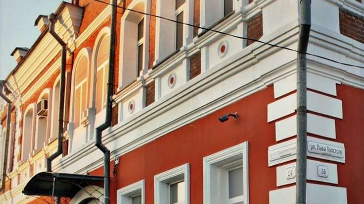 Памятники под открытым небом. Экскурсия «Купцы-творцы» прошла в Барнауле Фото №4
