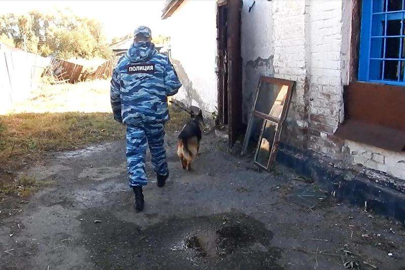 В Камне-на-Оби мужчина обокрал магазин, а потом поджег его Фото №3