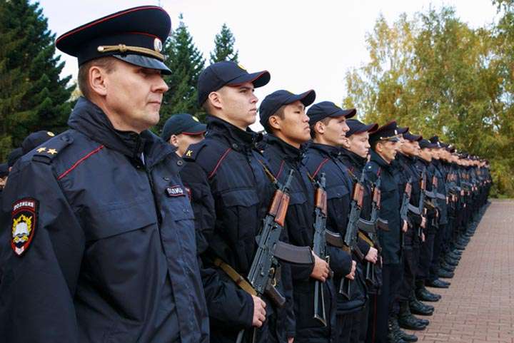 Курсанты Барнаульского юридического института приняли присягу 29 сентября Фото №3