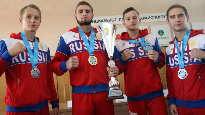Алтайские спортсмены с блеском выступили на первенстве мира по кикбоксингу в Италии Фото №1
