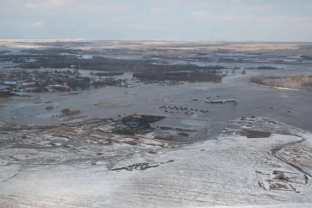 Уровень воды в реках алтая. Паводок в Троицке Калманский район Алтайский край фото.