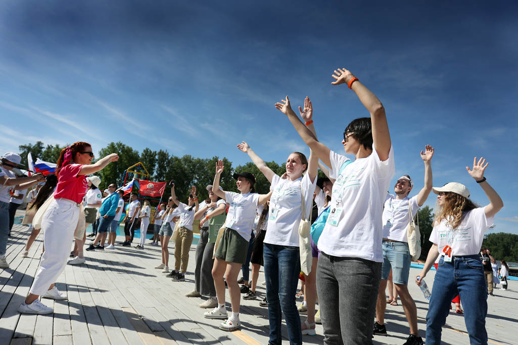 Центра молодежного туризма. Молодежь туристы. Молодежный туризм в России. Образовательный молодежный туризм. Молодежный туризм в мире.