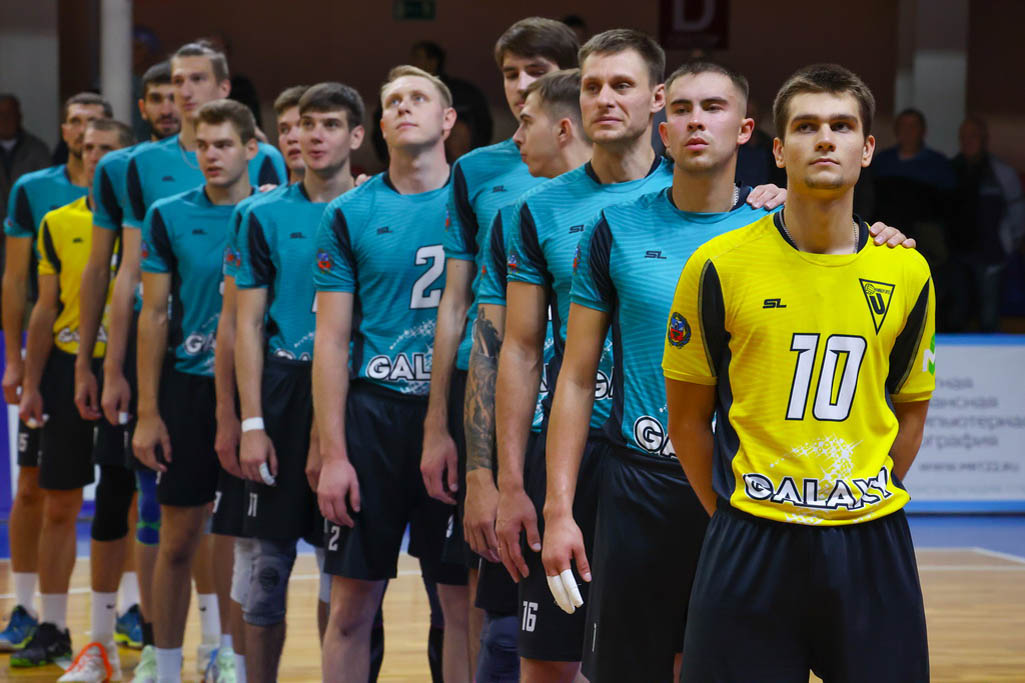 Сайт вк университет барнаул. ВК университет Барнаул. Алтай волейбол. Стадион октябрь волейбол. Мужская волейбольная команда АЛТГПУ.