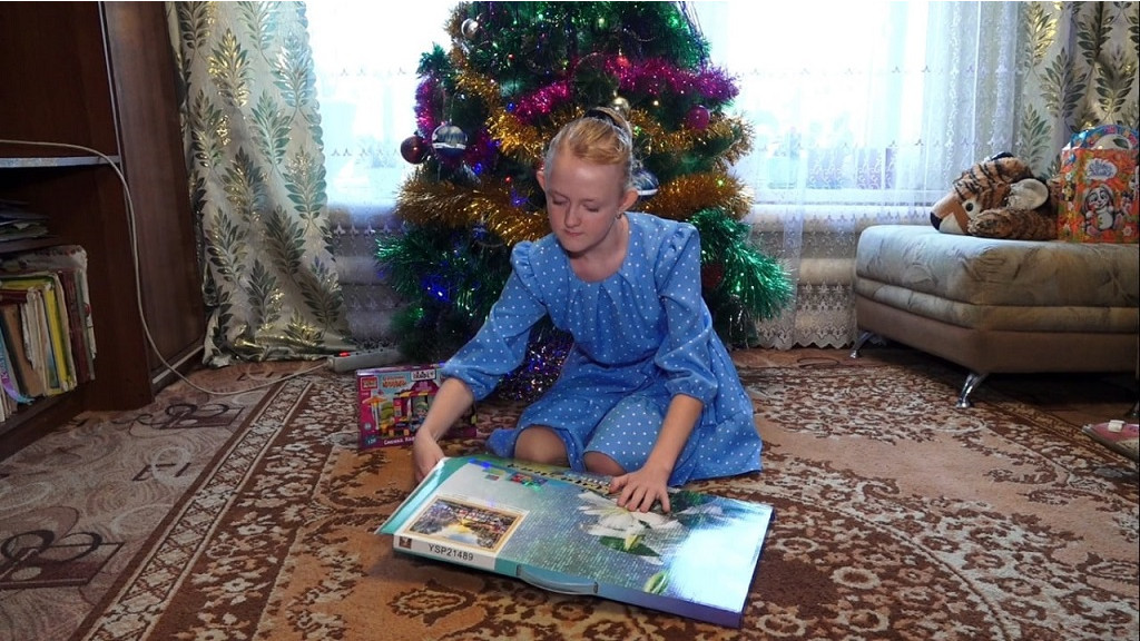 Алтайские думцы исполнили новогодние желания особенных детей Фото №2
