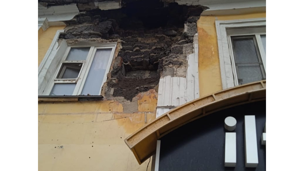 В Барнауле обвалилась часть жилого дома Фото №3