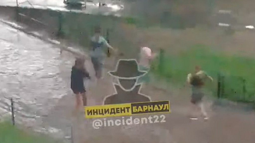 Кадр из видео: "Инцидент Барнаул" фото