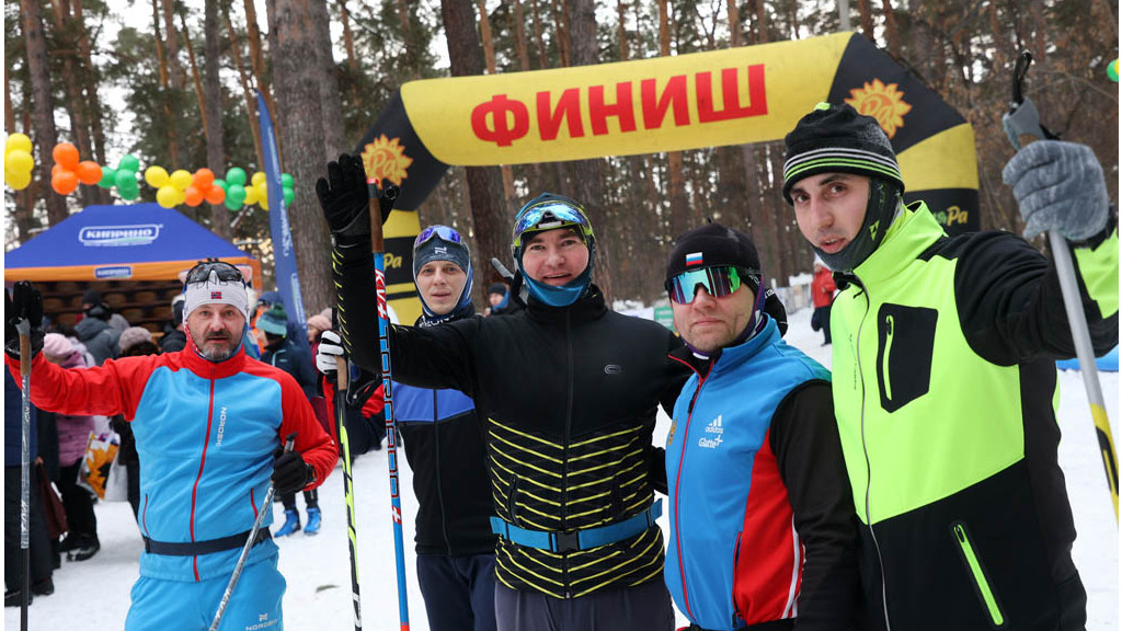 Лыжники-профессионалы официально открыли сезон на Трассе здоровья фото