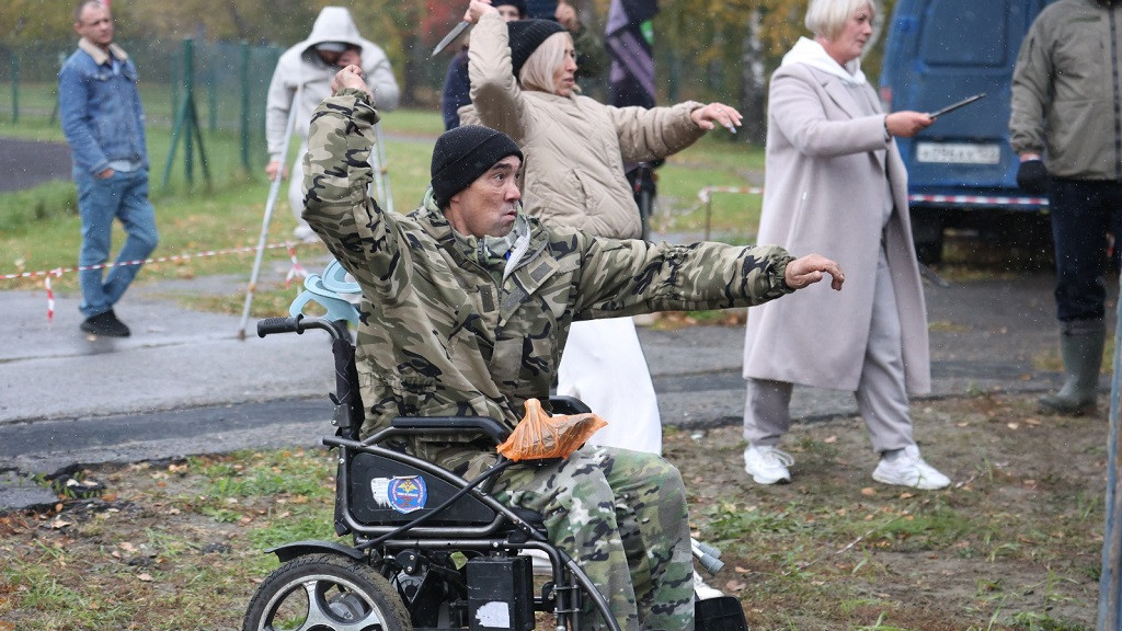 Руслан Гильфанов увлекается метанием ножей с детства фото