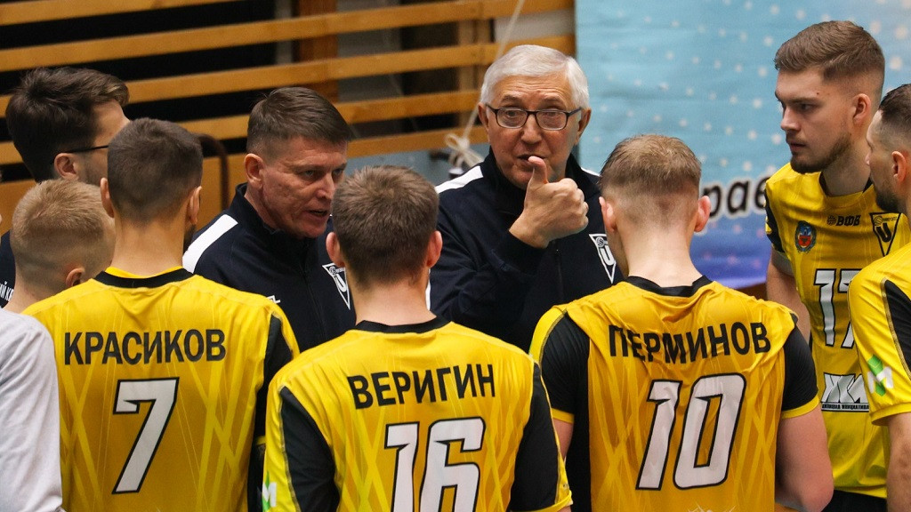 Тренерский штаб "Университета" пытается наладить игру фото