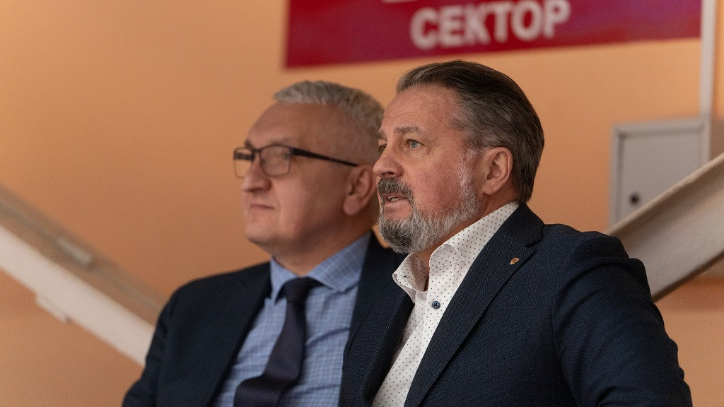 Фото: БК "Барнаул" / Вице-губернатор Виталий Снесарь и министр спорта Михаил Панфилов фото