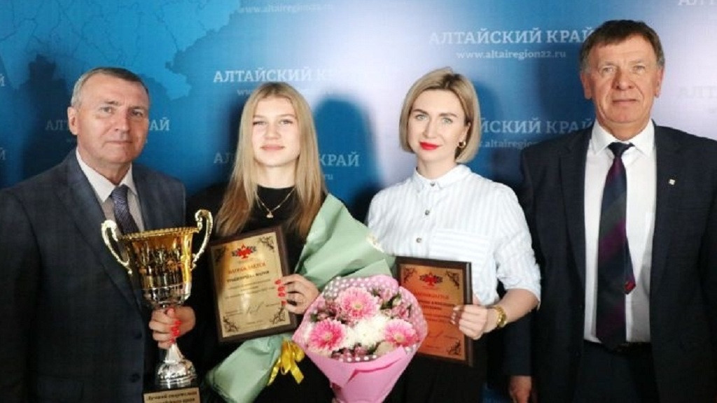 Директор ЦСП сборных команд Алтайского края Владимир Альт, Мария Травиничева, Александра Макаренко и Сергей Кизилов фото