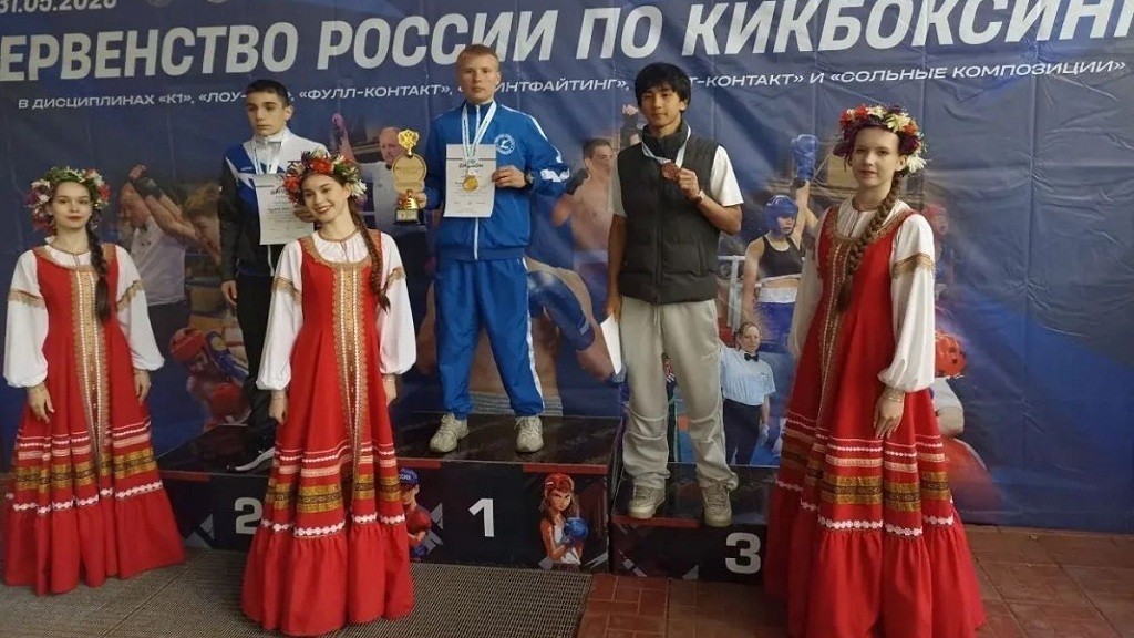 Фото: клуб "Сайд-кик" / На высшей ступени - Александр Рогозин фото