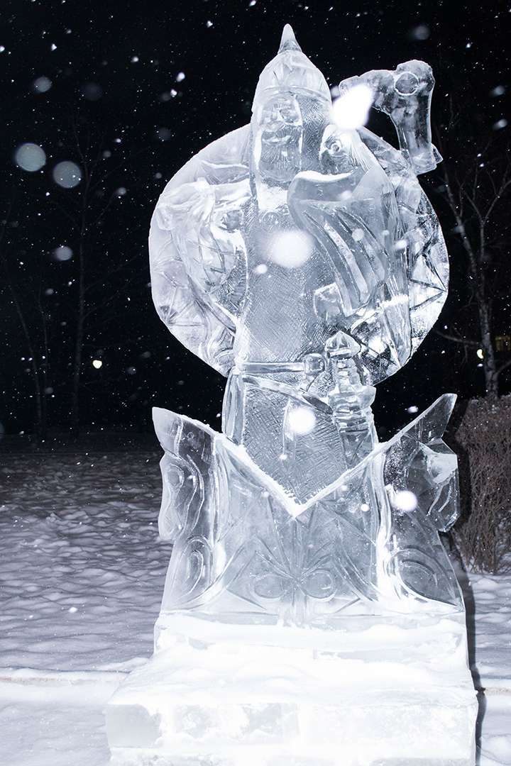 Какие ледовые. Ледяные фигуры атлетов. Фигурки из льда из мультиков. Фигура из льда рисунок. Скульптура из льда рисунок.